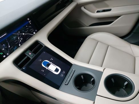 Certified 2022 Porsche Taycan image 27