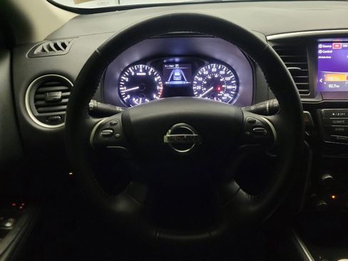 Used 2020 Nissan Pathfinder SV image 22