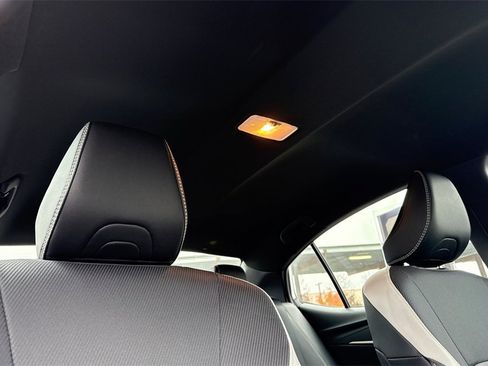 Used 2025 Toyota Camry SE image 24