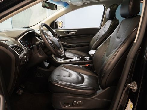 Used 2018 Ford Edge Titanium w/ Equipment Group 301A AWD/4WD image 6