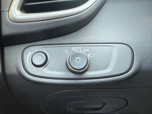 Certified 2022 Chevrolet Trax LT w/ LT Convenience Package image 24