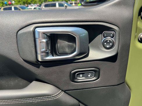 Used 2021 Jeep Gladiator Overland AWD/4WD image 21