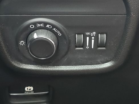 Used 2024 Jeep Grand Cherokee L Laredo image 14