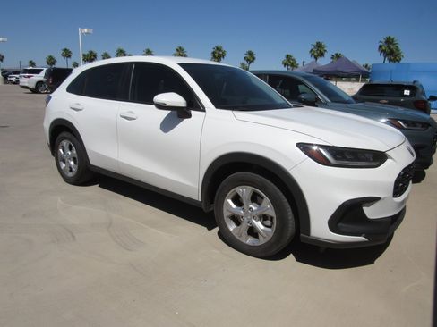 Used 2023 Honda HR-V LX image 2