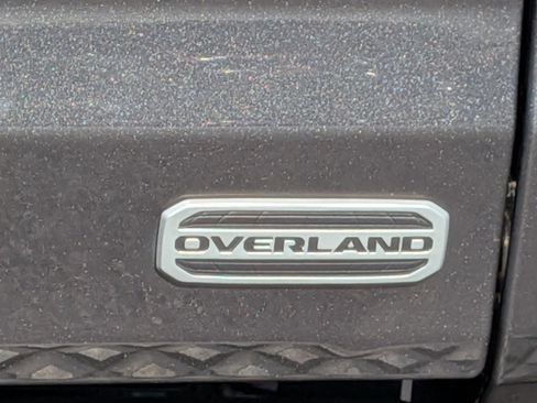 Used 2023 Jeep Gladiator Overland AWD/4WD image 11
