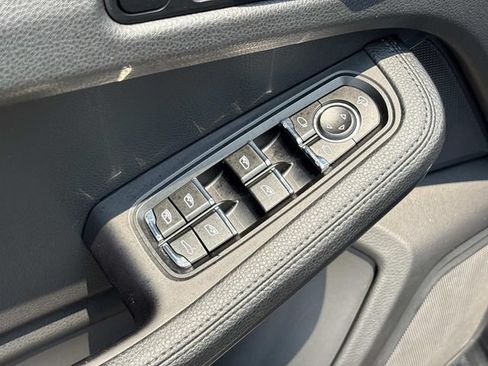 Used 2023 Porsche Macan AWD/4WD image 25