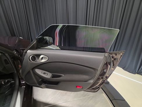 Used 2015 Nissan 370Z w/ Sport Package image 30
