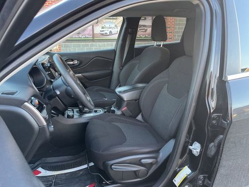 Used 2019 Jeep Cherokee Latitude w/ Popular Appearance Group image 20