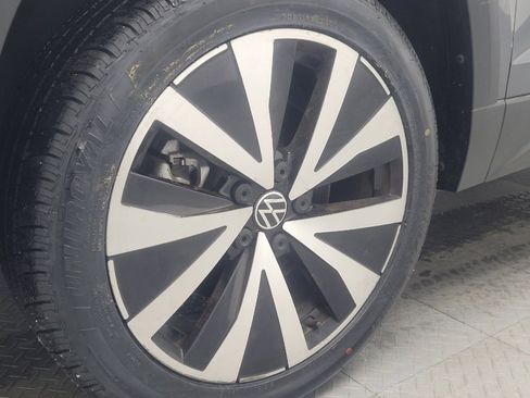 Used 2022 Volkswagen Taos SE w/ Panoramic Sunroof Package image 31