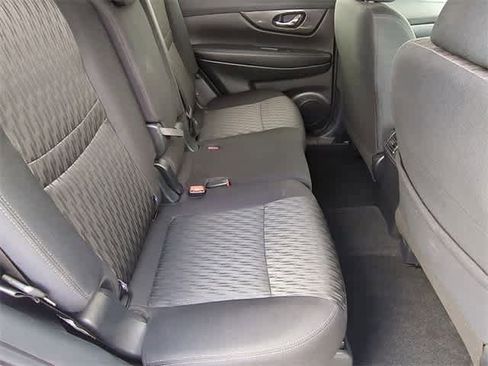 Used 2020 Nissan Rogue SV image 19