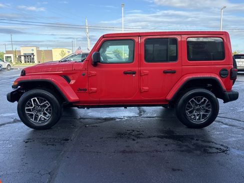 Used 2025 Jeep Wrangler Unlimited Sahara AWD/4WD image 10