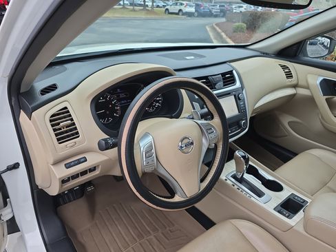 Used 2017 Nissan Altima 3.5 SL w/ 3.5SL Technology Package image 15