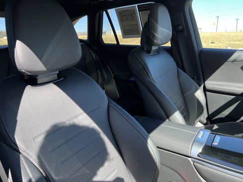 Used 2025 Mercedes-Benz GLC 300 300 image 35