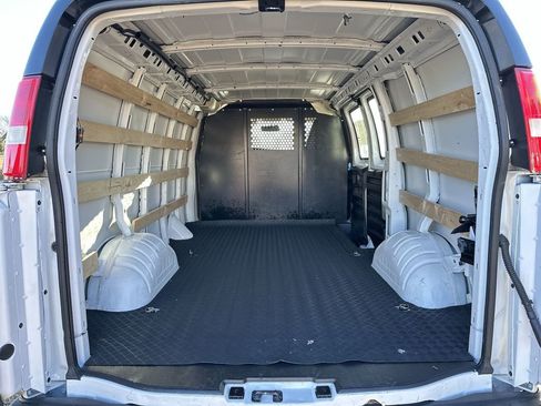 Used 2024 GMC Savana 2500 w/ Driver Convenience Package image 18