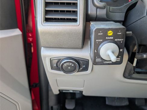 Used 2017 Ford F550 4x4 Regular Cab Super Duty image 19