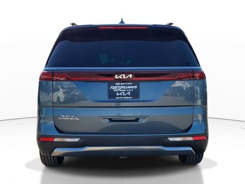 Used 2023 Kia Carnival SX image 5