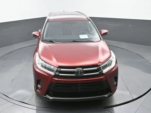 Used 2018 Toyota Highlander SE image 31