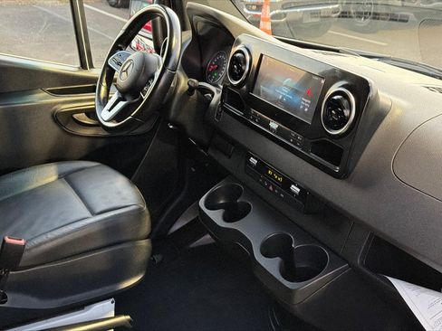 Used 2022 Mercedes-Benz Sprinter 3500 image 13