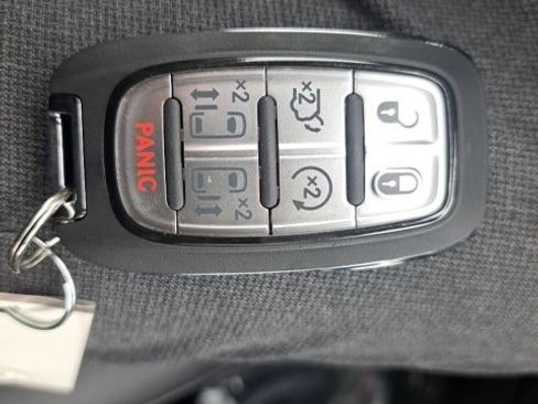 New 2026 Chrysler Pacifica Select image 26