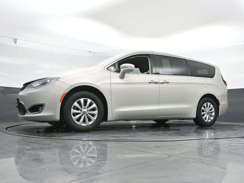 Used 2019 Chrysler Pacifica Touring Plus w/ Cold Weather Group image 48