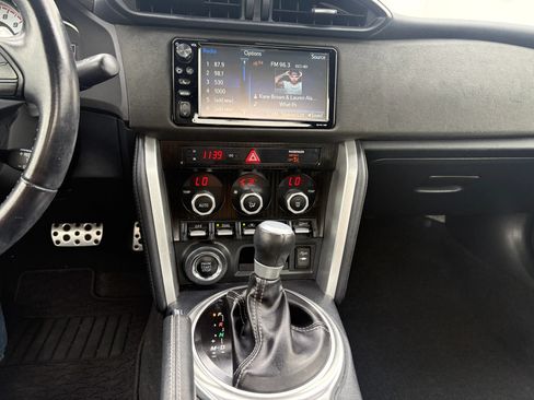 Used 2018 Toyota 86 RWD image 11