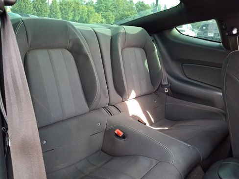 Used 2018 Ford Mustang Coupe RWD image 14