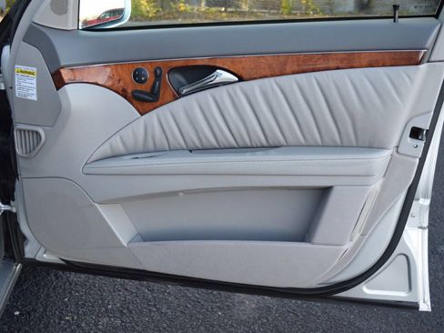 Used 2004 Mercedes-Benz E 500 Sedan image 49