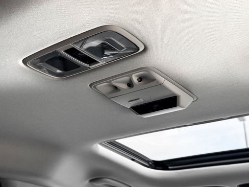 Used 2024 Kia Carnival SX Prestige FWD image 21