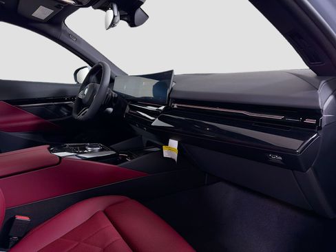 New 2026 BMW 530i xDrive w/ M Sport Package AWD/4WD image 32