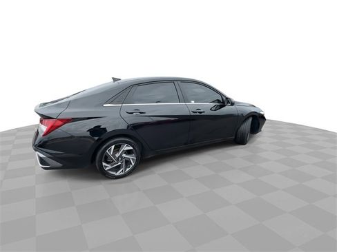 Used 2024 Hyundai Elantra Limited image 9