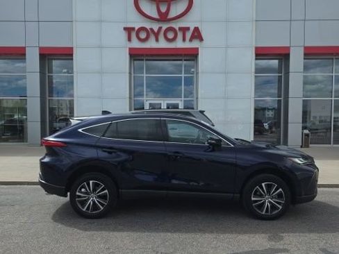 Used 2023 Toyota Venza LE AWD/4WD image 6