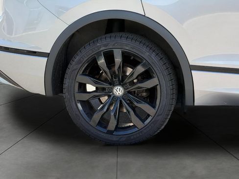 Used 2020 Volkswagen Tiguan SE R-Line AWD/4WD image 8
