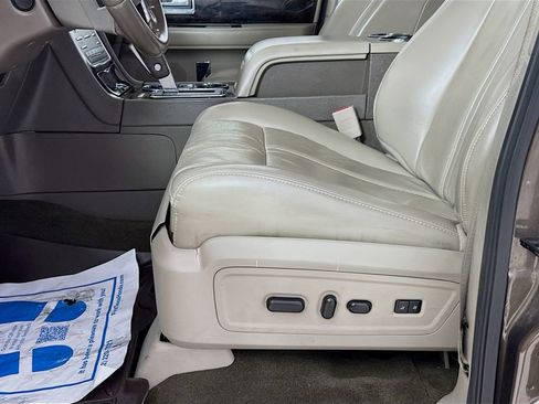 Used 2017 Lincoln Navigator Select RWD image 24
