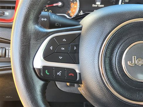 Used 2016 Jeep Renegade Trailhawk w/ Premium Trailhawk Package image 6