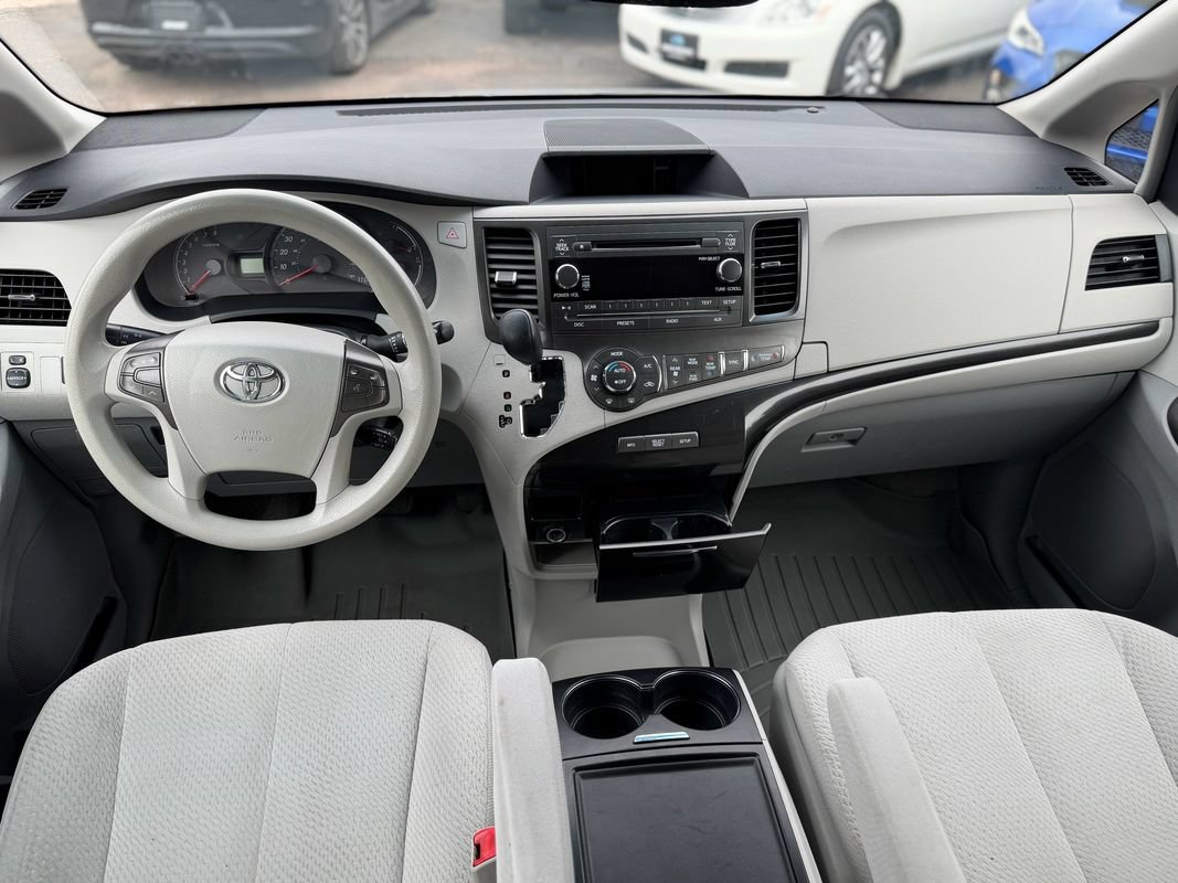 Used 2013 Toyota Sienna LE w/ Towing Pkg AWD/4WD image 17