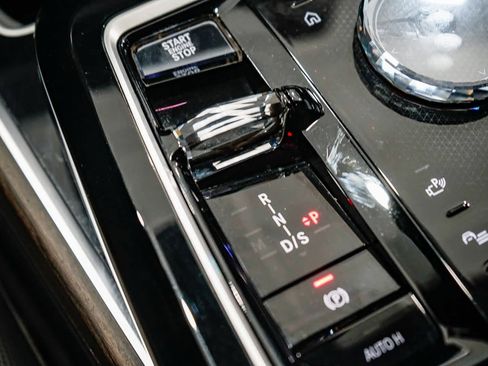 Used 2024 BMW 760i xDrive w/ Executive Package image 22