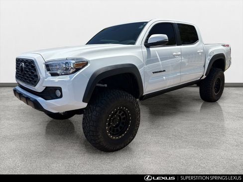 Used 2023 Toyota Tacoma TRD Off-Road w/ Technology Package AWD/4WD image 5
