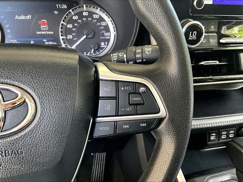 Used 2023 Toyota Highlander L FWD image 24