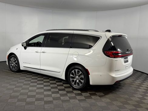 Used 2023 Chrysler Pacifica Pinnacle image 10