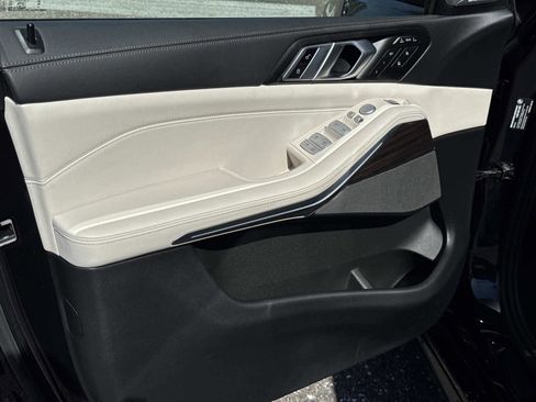 Certified 2025 BMW X7 M60i image 18