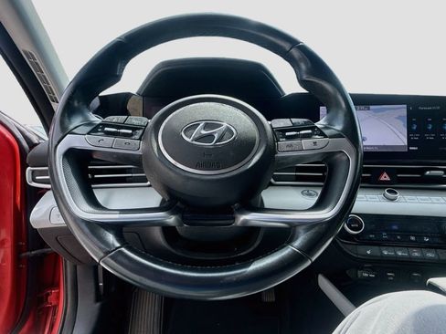 Used 2022 Hyundai Elantra Limited FWD image 12
