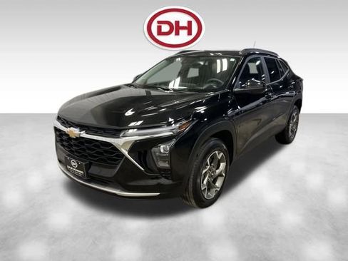 Used 2025 Chevrolet Trax LT image 7