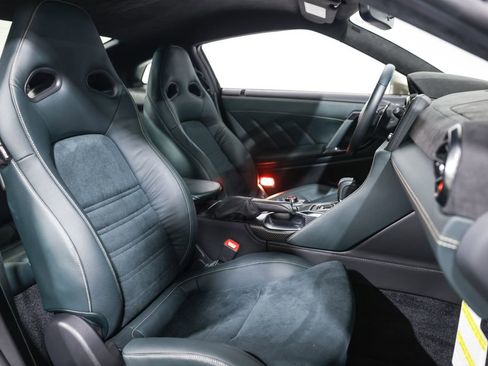 Used 2021 Nissan GT-R Premium image 21
