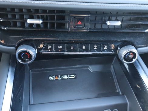 Certified 2025 Chevrolet Suburban Z71 w/ Sun And Tow Package image 28