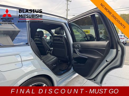 Used 2025 BMW X7 M60i w/ Climate Comfort Package image 19