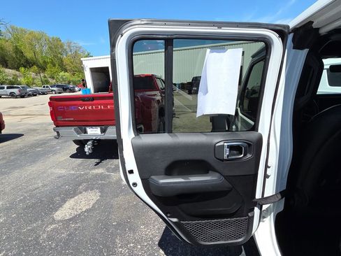 Used 2021 Jeep Wrangler Unlimited Rubicon 4xe w/ Cold Weather Group AWD/4WD image 12