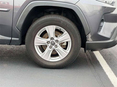 Used 2021 Toyota RAV4 XLE image 6