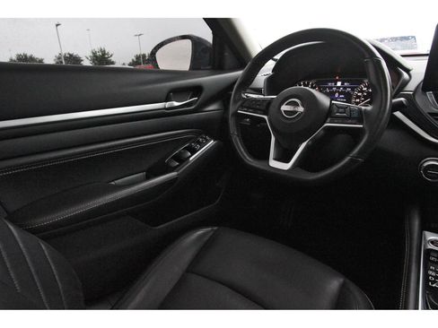 Certified 2023 Nissan Altima 2.0 SR FWD image 11