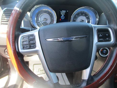 Used 2012 Chrysler 300 RWD image 12