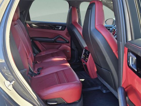 Used 2019 Porsche Cayenne E-Hybrid image 15